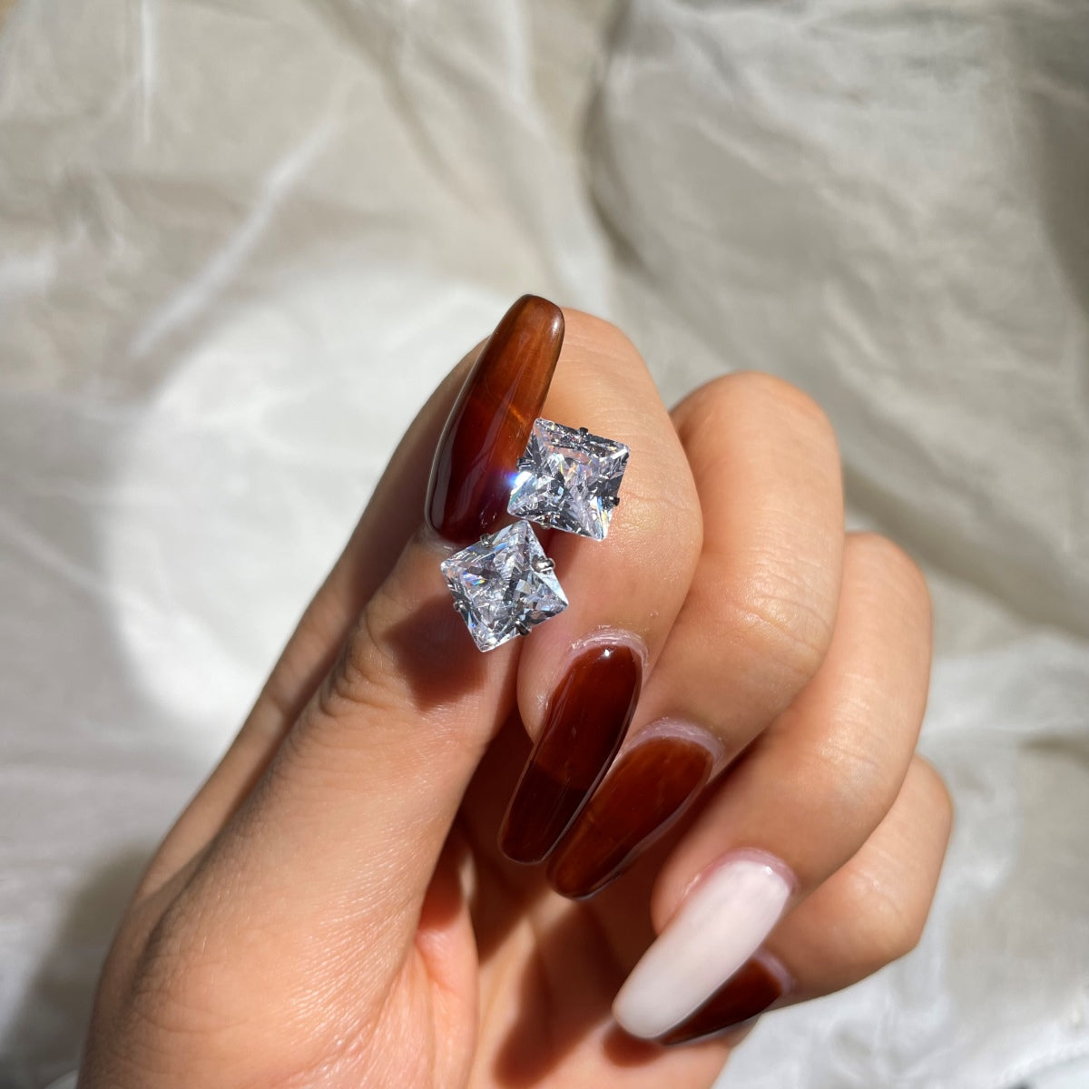 Angela Jewelry]Stylish Shiny Square Center Stone Stud Earrings