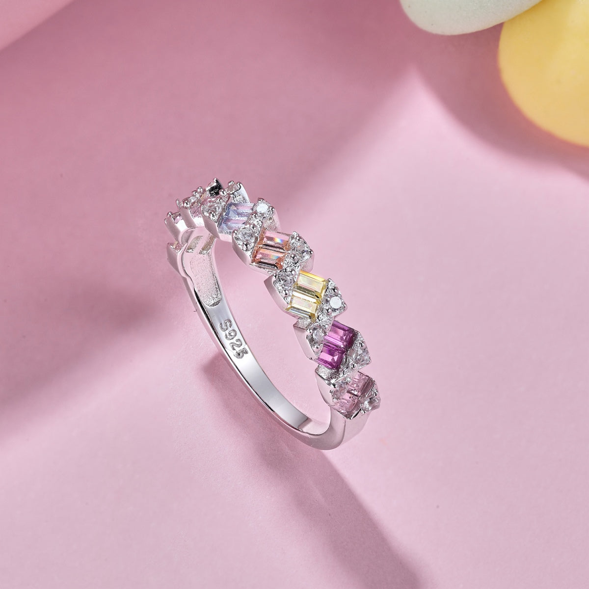 Angela Jewelry]Delicate Vibrant Emerald Cut Daily Ring