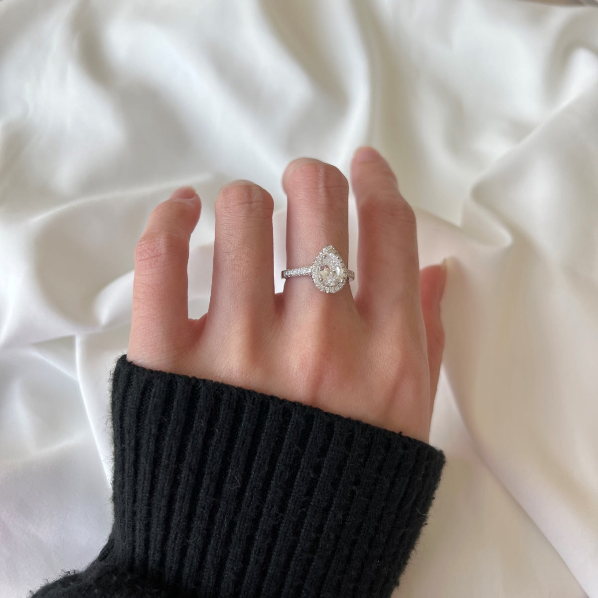 Angela Jewelry]1.0 Carat Luxurious Resplendent Water Drop Shape Wedding Ring