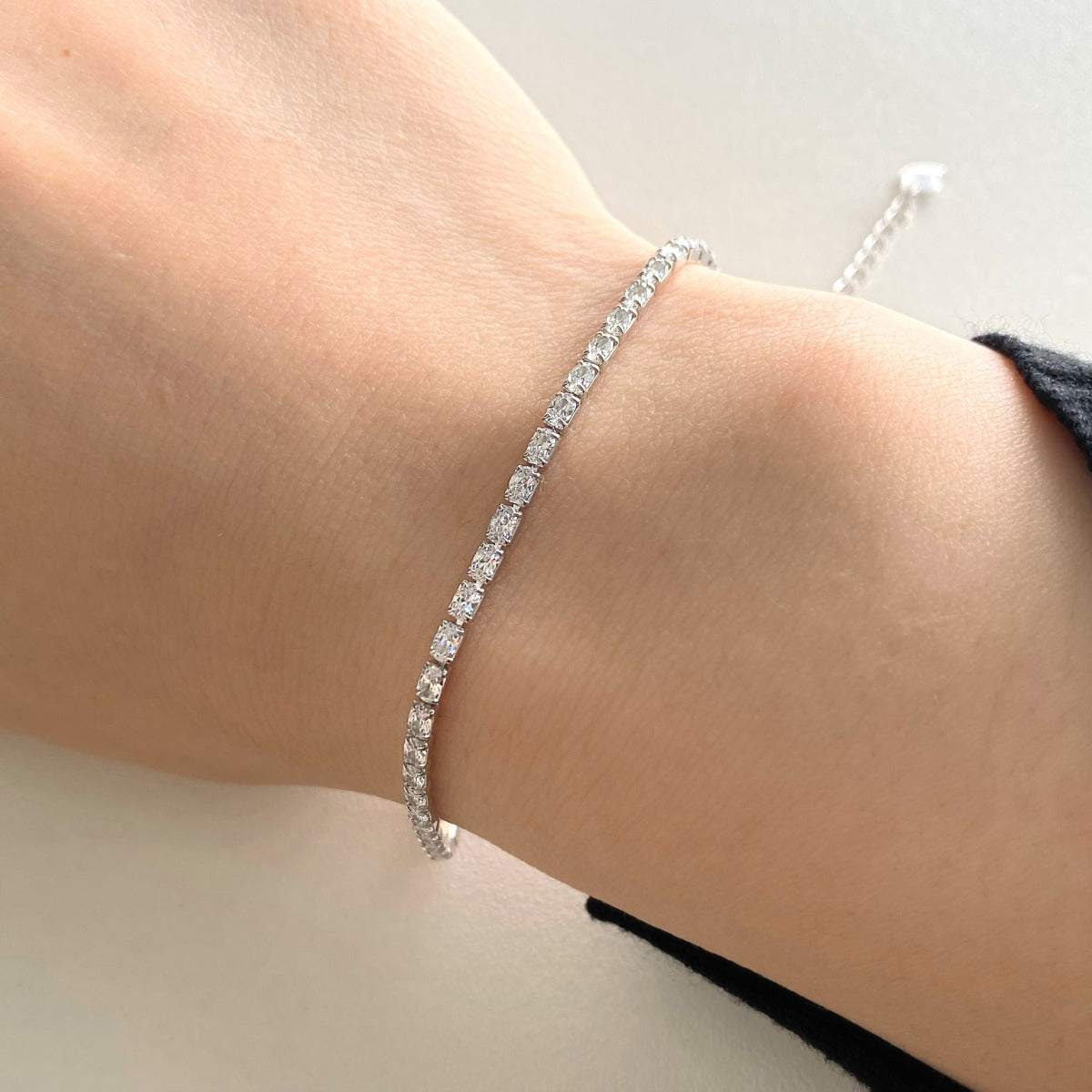 Angela Jewelry]Elegant Emerald Cut Daily Bracelet