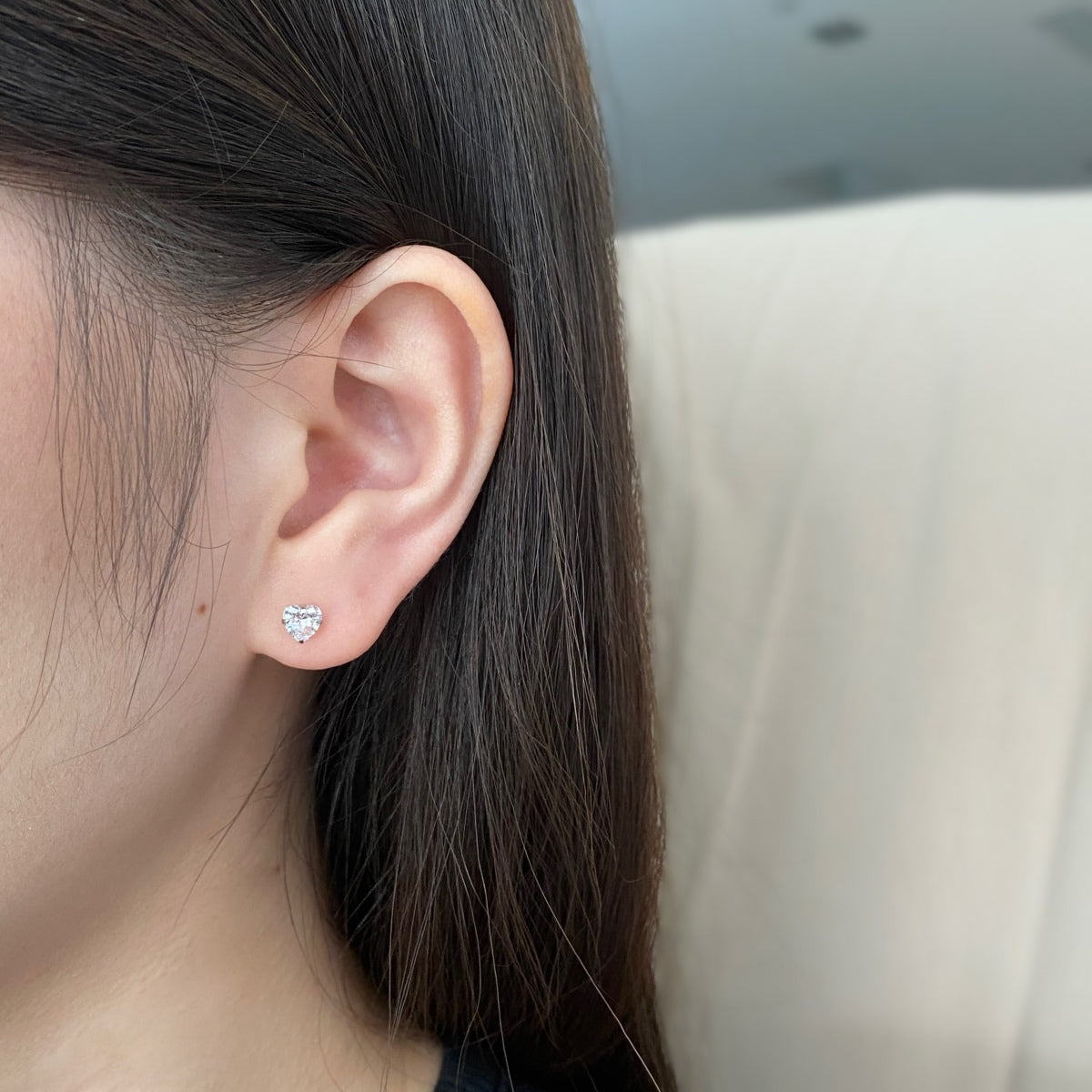 Angela Jewelry]Sparkling Heart Shaped Simple Earrings