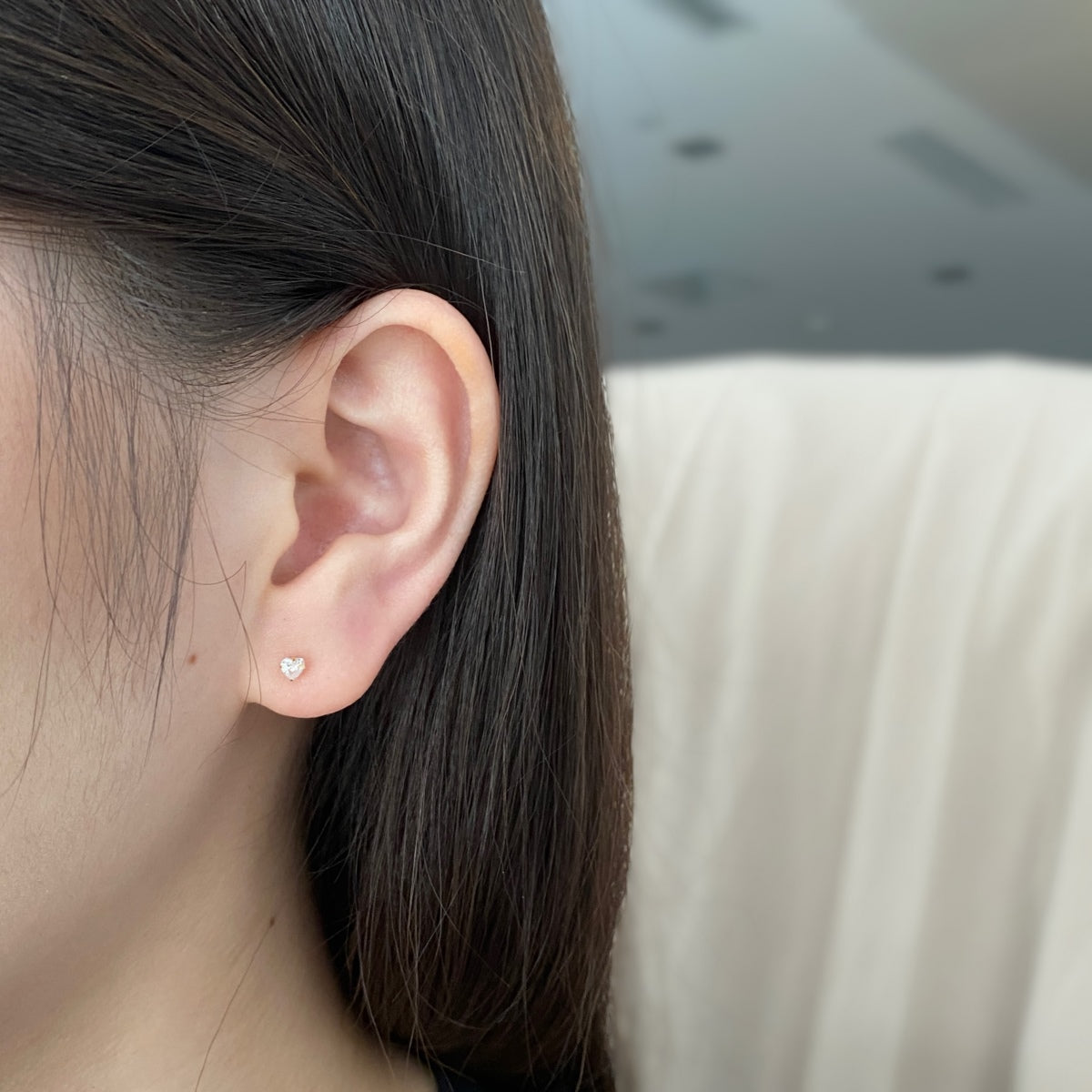 Angela Jewelry]Sparkling Heart Shaped Simple Earrings