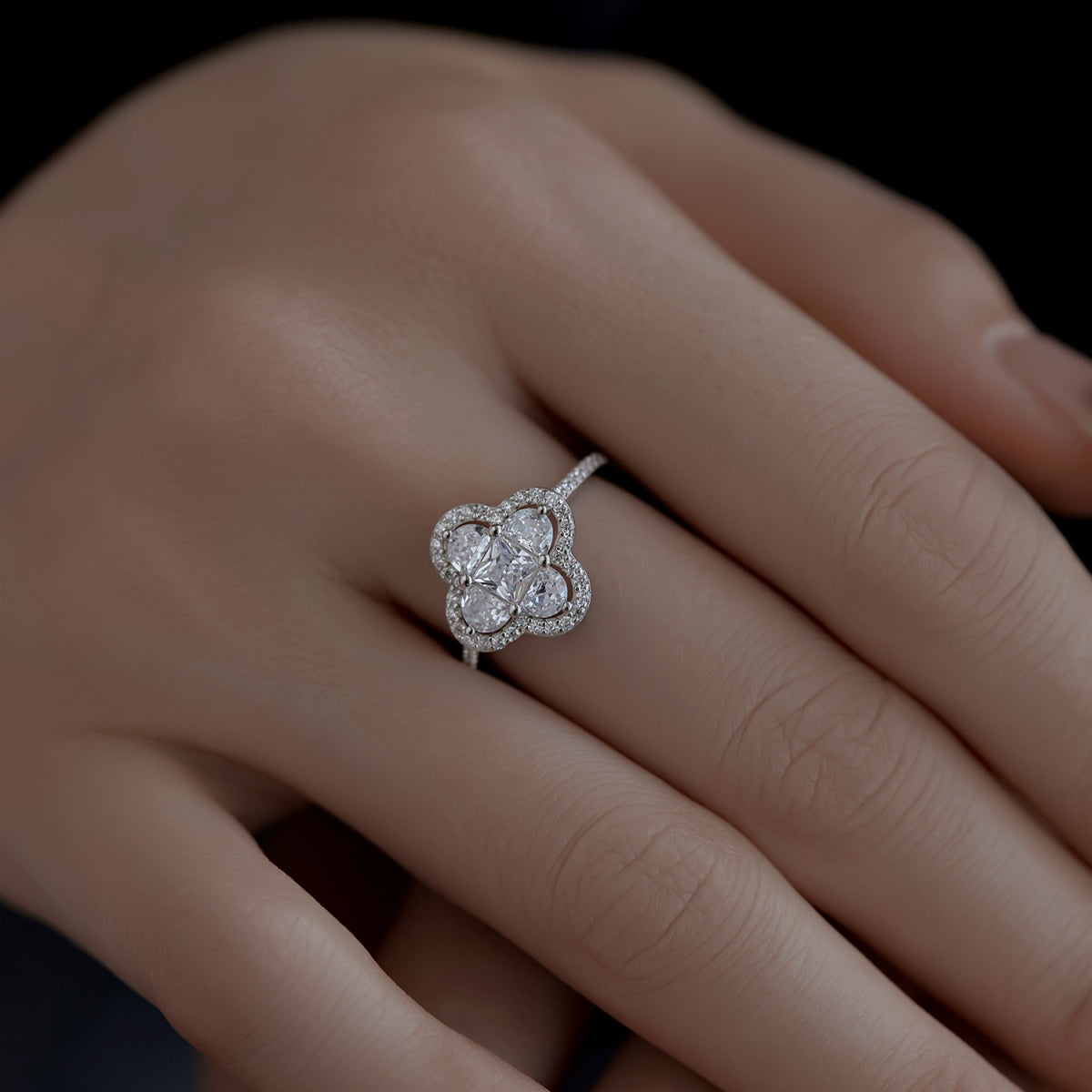 Angela Jewelry]Luxurious Eternity Flower Shape Banquet Ring