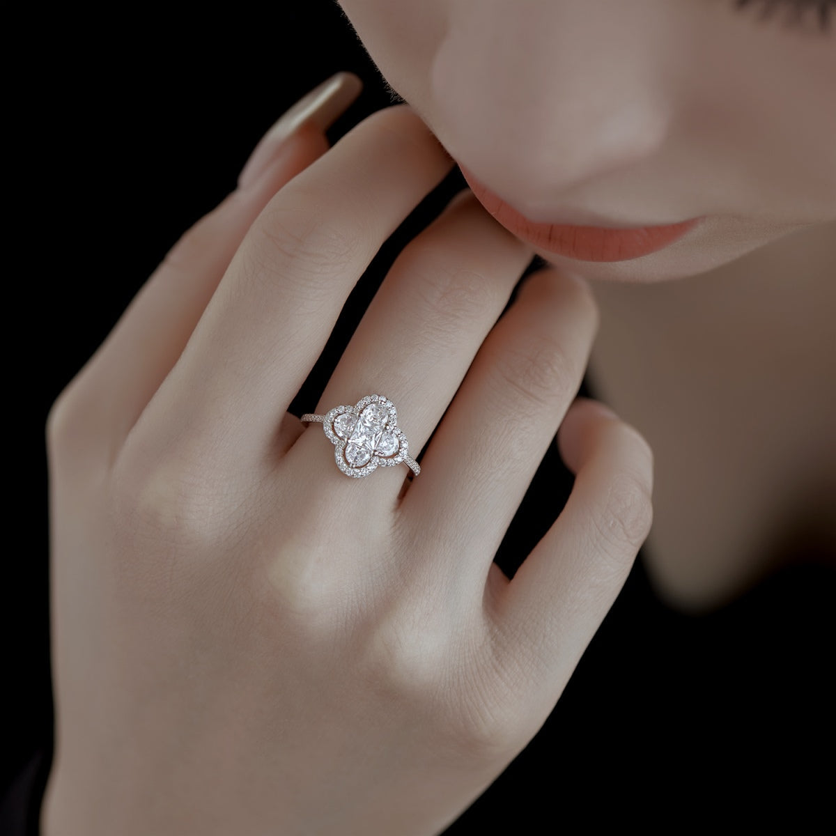 Angela Jewelry]Luxurious Eternity Flower Shape Banquet Ring