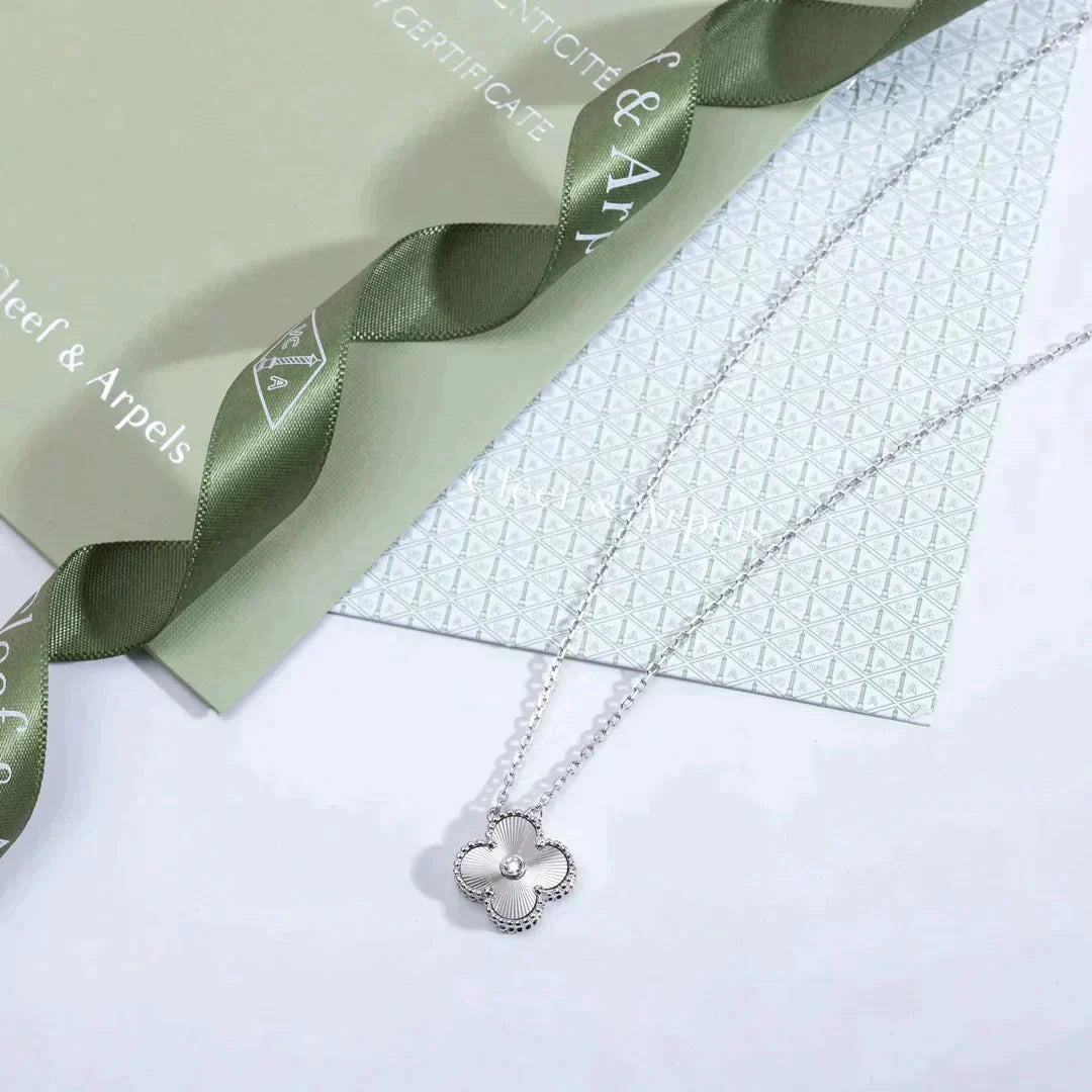 [Angela Jewellery]CLOVER  15MM DIAMOND LASER NECKLACE SILVER