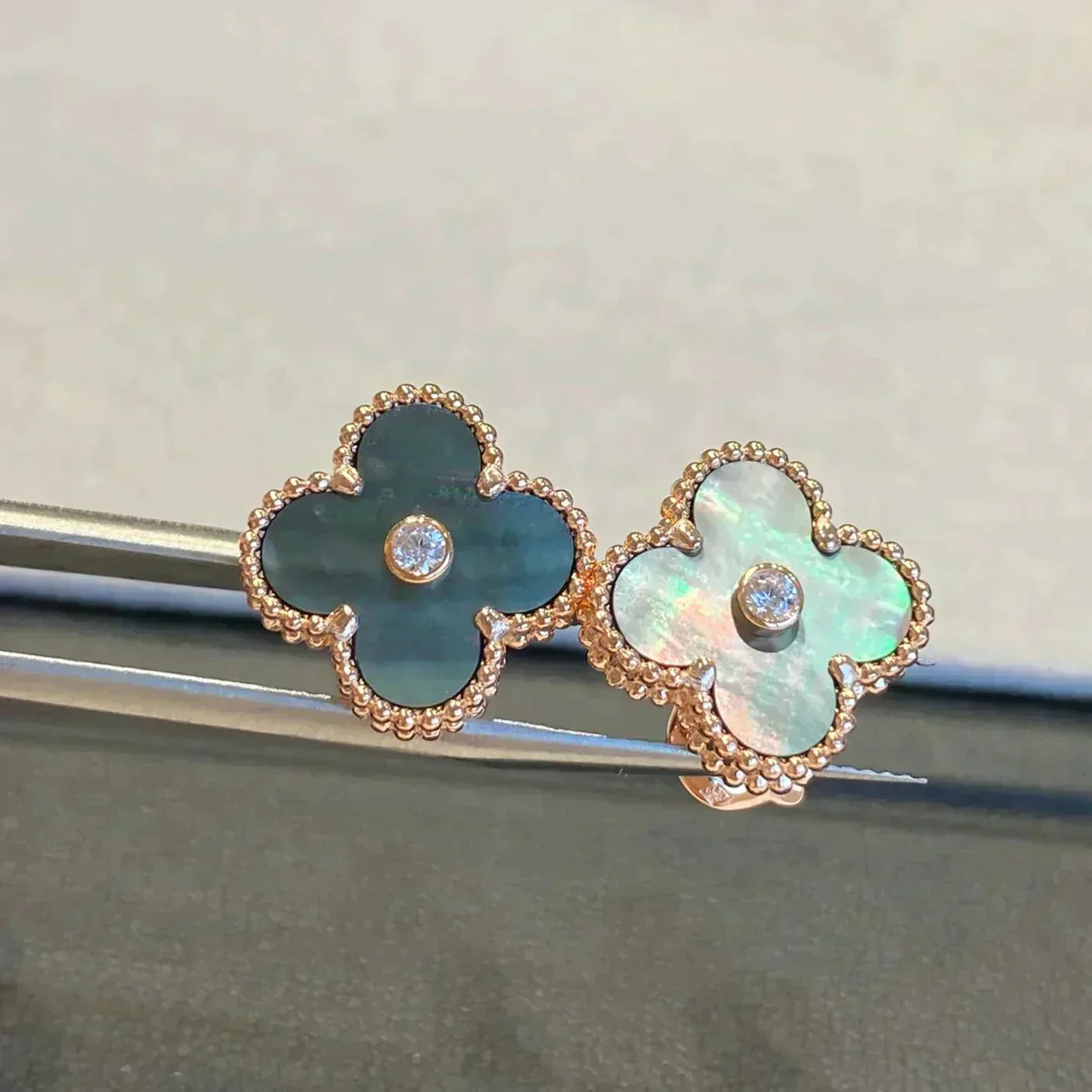 [Angela Jewellery]CLOVER MEDIUM 1 MOTIFS GRAY MOP  DIAMOND EARRINGS
