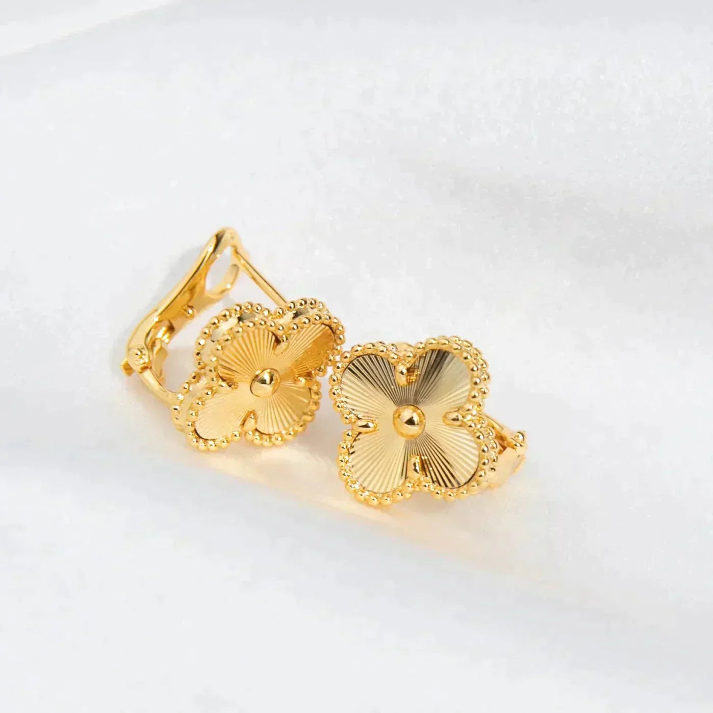 [Angela Jewellery]CLOVER MEDIUM 1 MOTIFS LASER EARRINGS