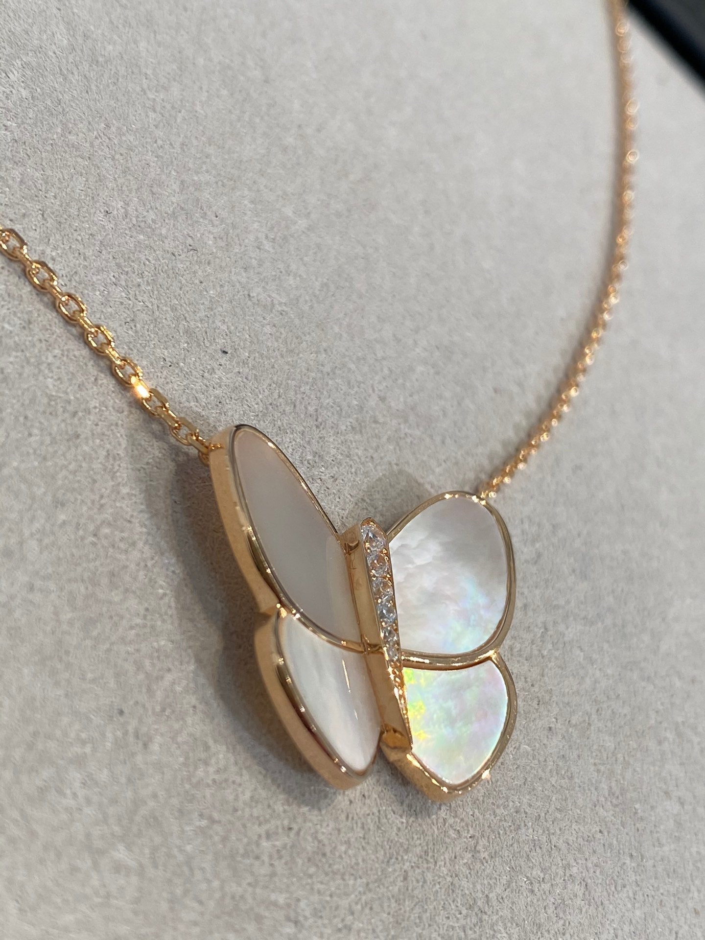 [Angela Jewellery]BUTTERFLY GOLD MOP DIAMOND NECKLACE