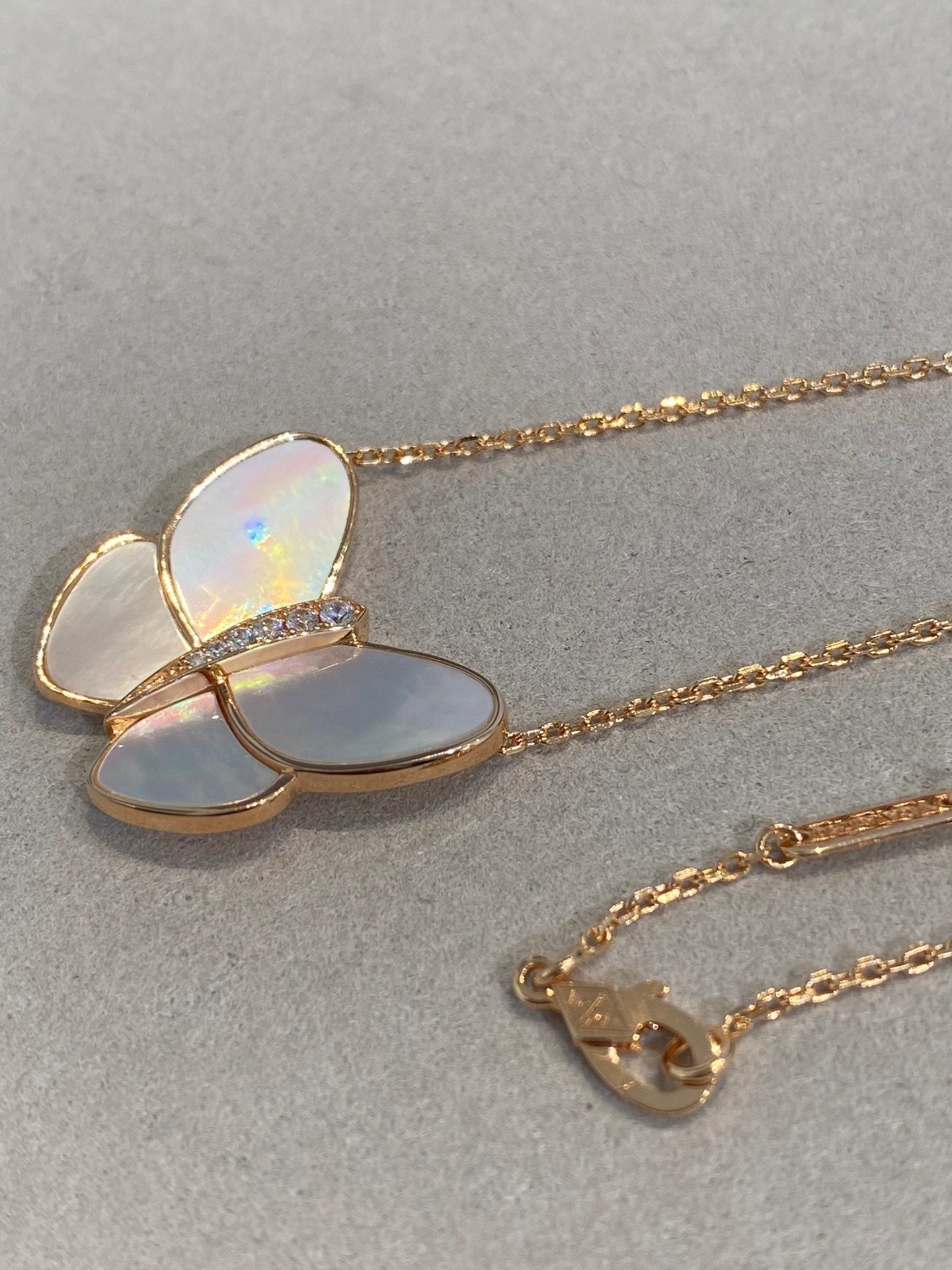 [Angela Jewellery]BUTTERFLY GOLD MOP DIAMOND NECKLACE