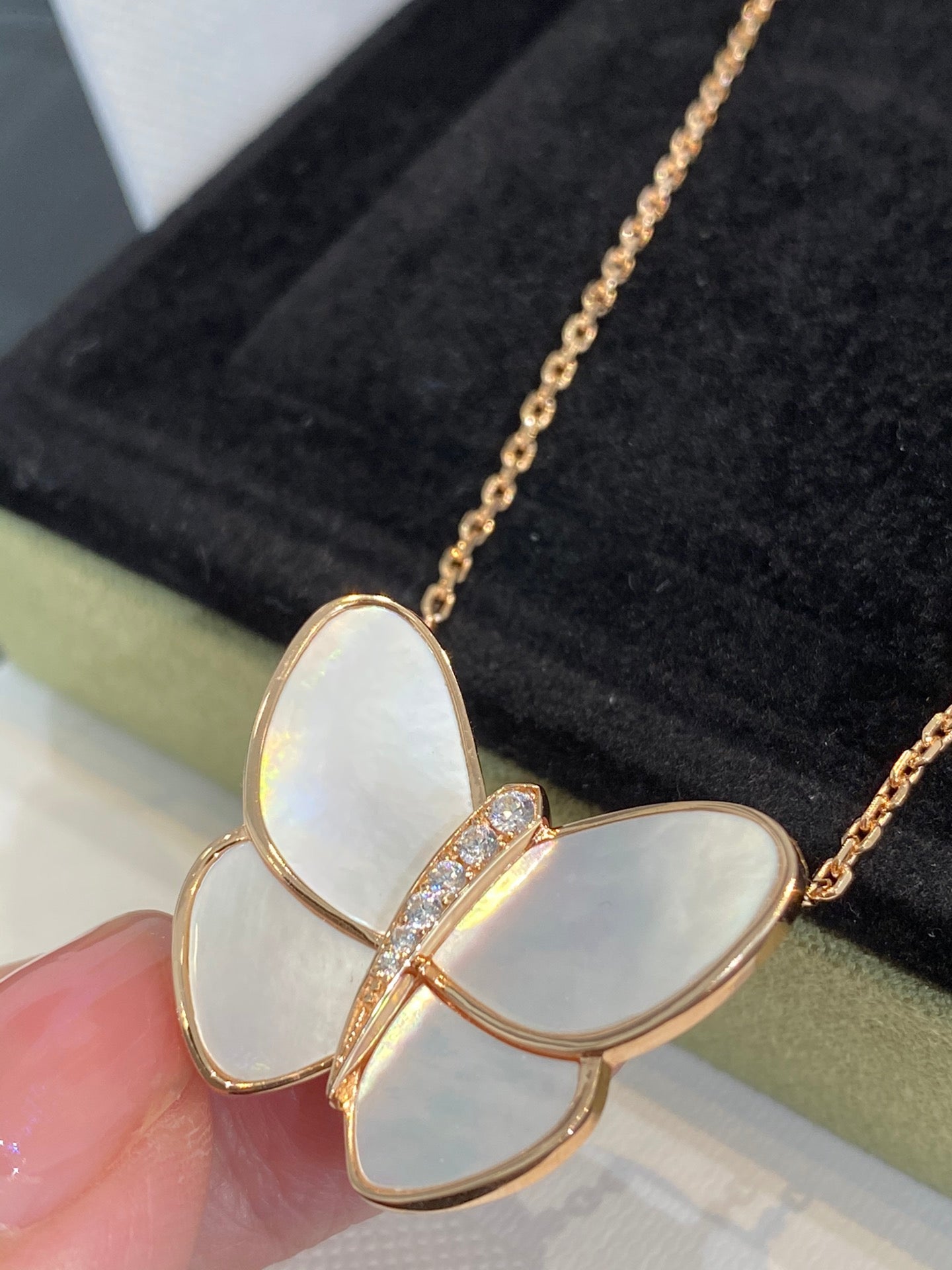 [Angela Jewellery]BUTTERFLY GOLD MOP DIAMOND NECKLACE