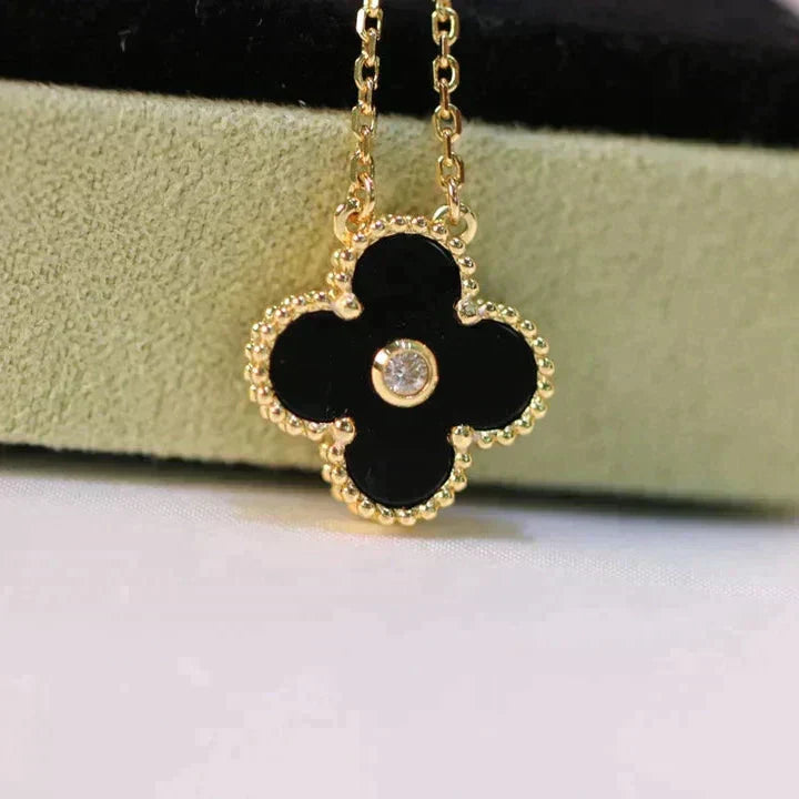 [Angela Jewellery]CLOVER 15MM DIAMOND ONYX NECKLACE