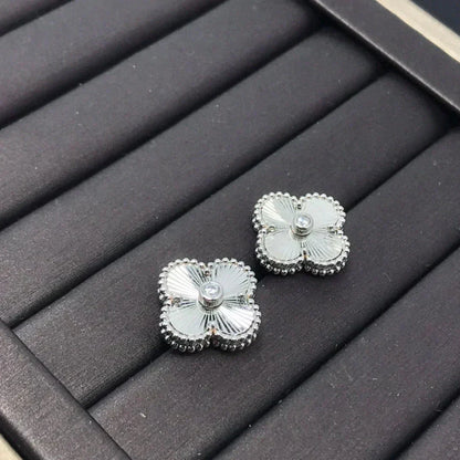 [Angela Jewellery]CLOVER MINI 9.5MM LASER EARRINGS