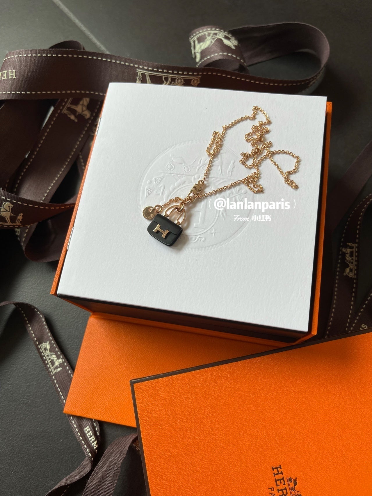 [Angela Jewellery]CONSTANCE BLACK PEDANT PINK GOLD NECKLACE