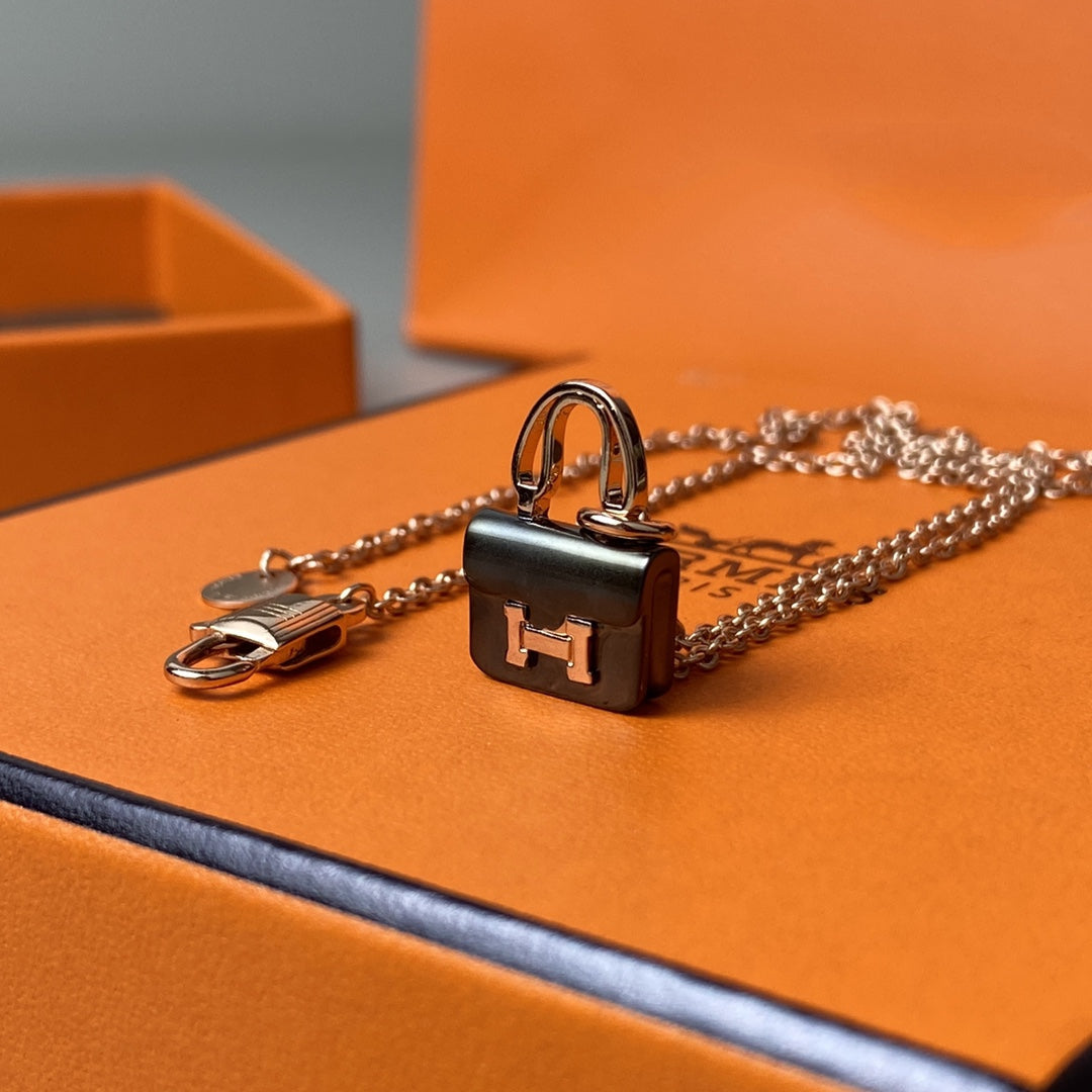 [Angela Jewellery]CONSTANCE BLACK PEDANT PINK GOLD NECKLACE