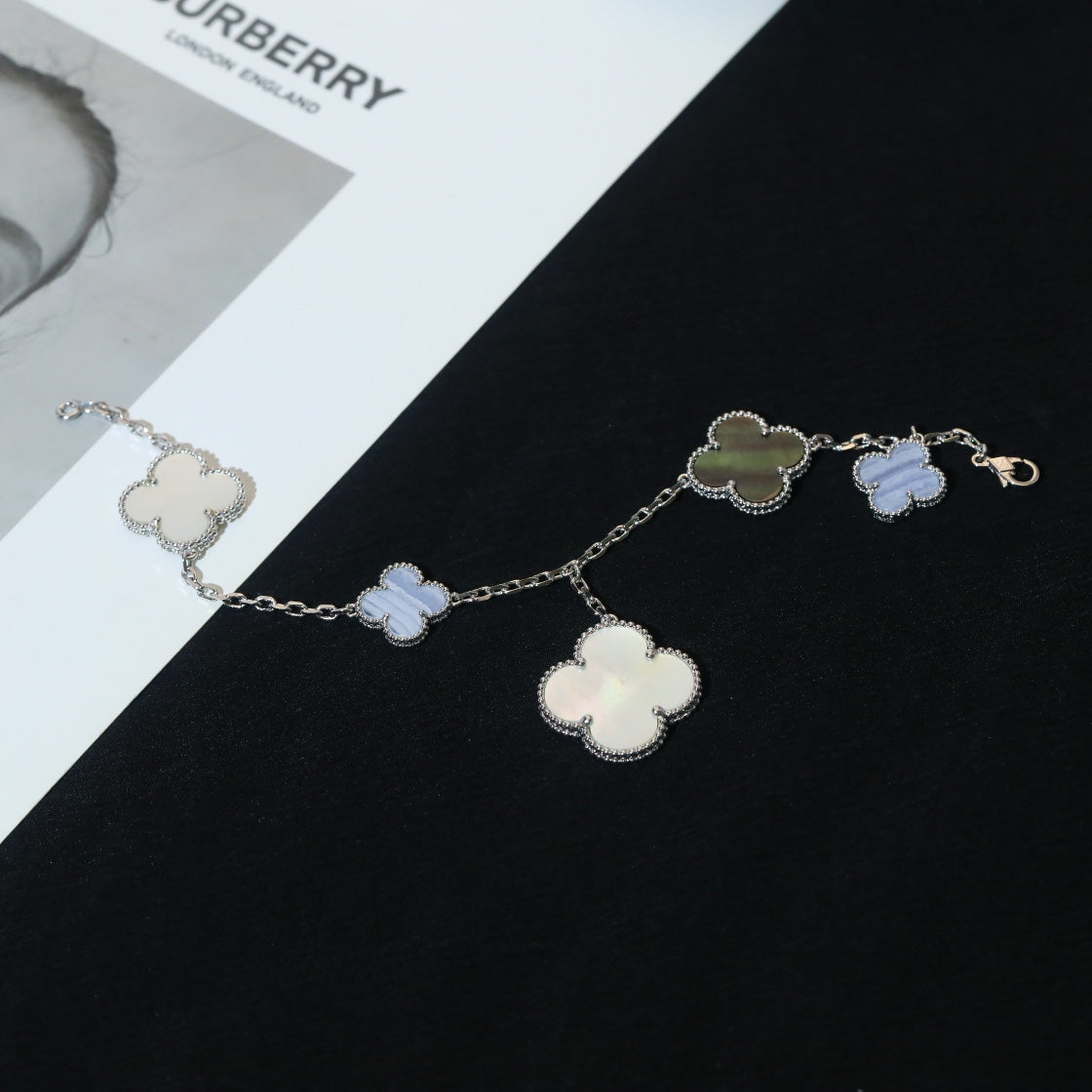[Angela Jewellery]CLOVER BRACELET 5 MOTIFS MOP CHALCEDONY SILVER