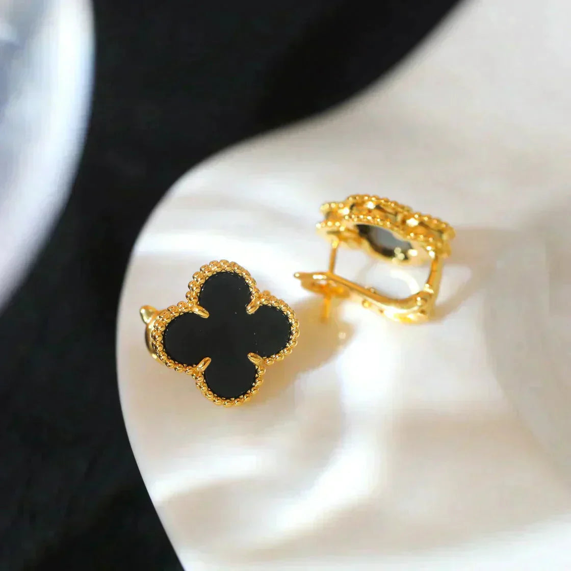 [Angela Jewellery]CLOVER MEDIUM 1 MOTIFS  ONYX STUD EARRINGS