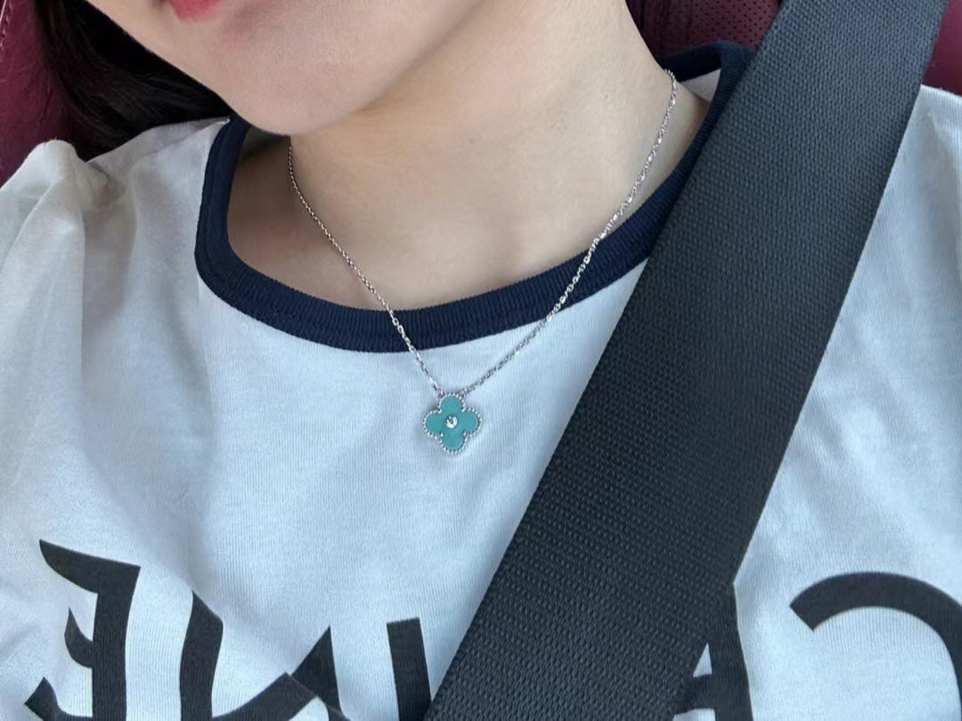 [Angela Jewellery]CLOVER 1 DIAMOND LIGHT BLUE SILVER NECKLACE