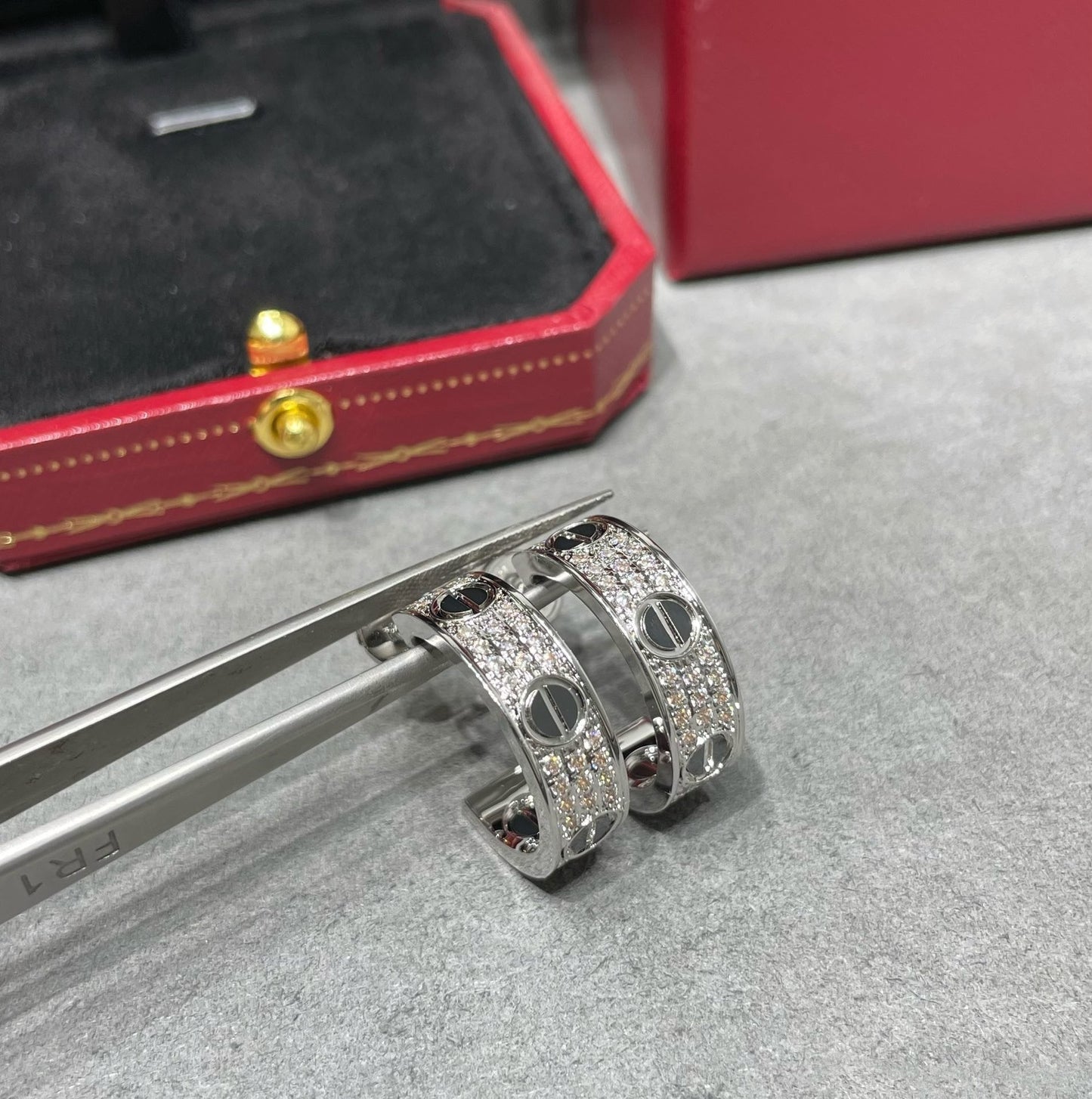 [Angela Jewellery]LOVE CERAMIC DIAMOND PAVED SILVER EARRINGS