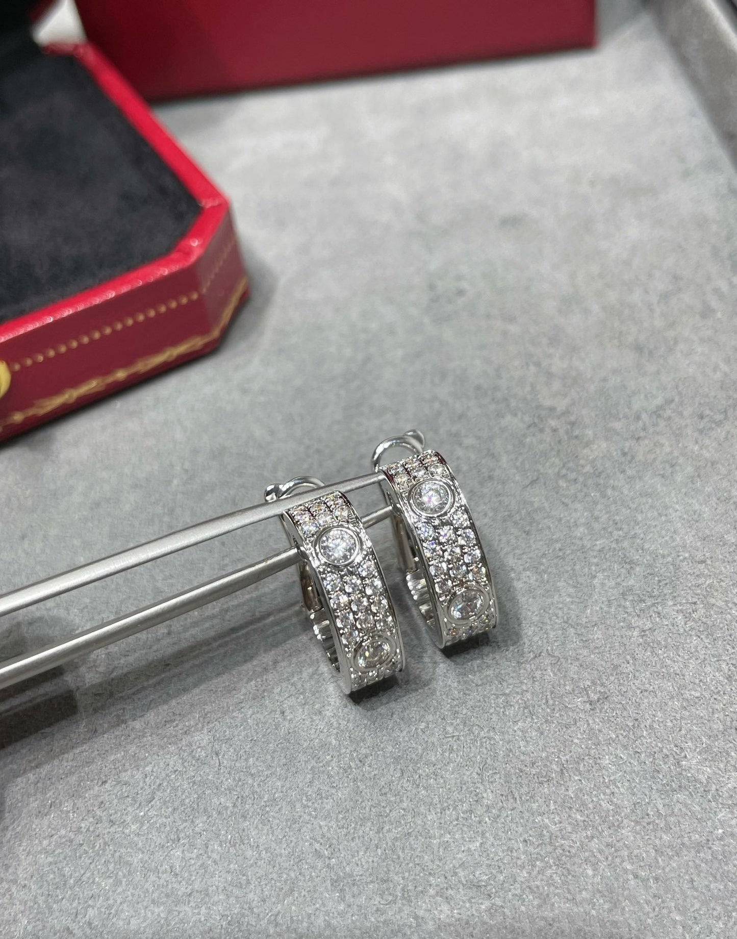 [Angela Jewellery]LOVE 5.5MM DIAMOND PAVED EARRINGS