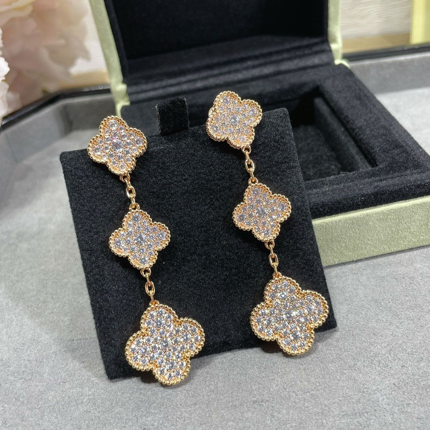 [Angela Jewellery]CLOVER 3 MOTIFS DIAMOND PAVED ROSE GOLD EARRINGS
