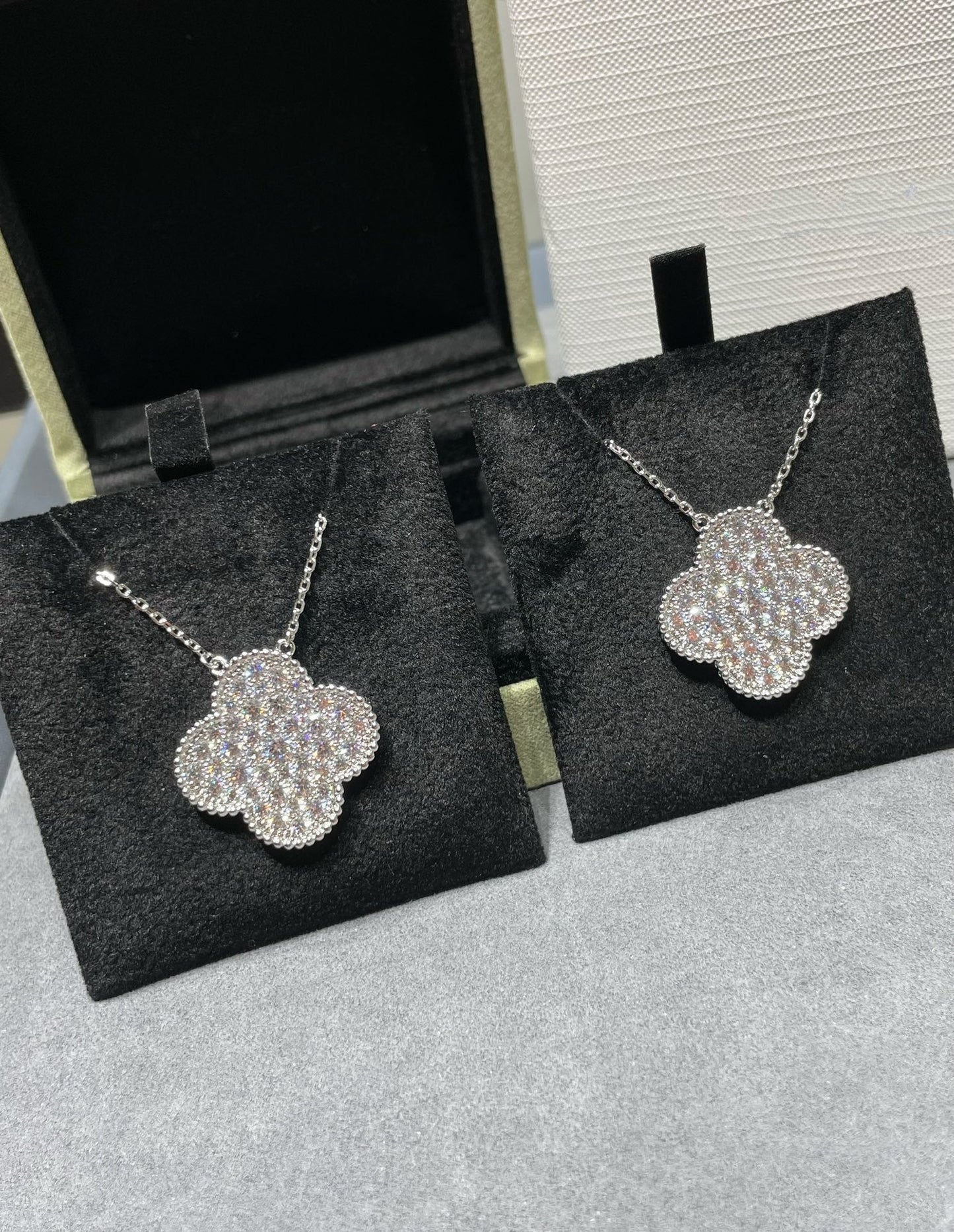 [Angela Jewellery]CLOVER 25MM LARGE PENDANT DIAMOND PAVED SILVER NECKLACE