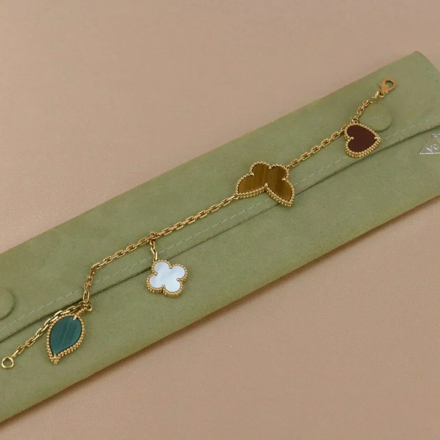 [Angela Jewellery]LUCKY SPRING 5 MOTIF GOLD BRACELET