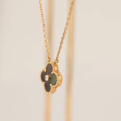 [Angela Jewellery]CLOVER 15MM DIAMOND AND MOTHER-OF-GREY NECKLACE