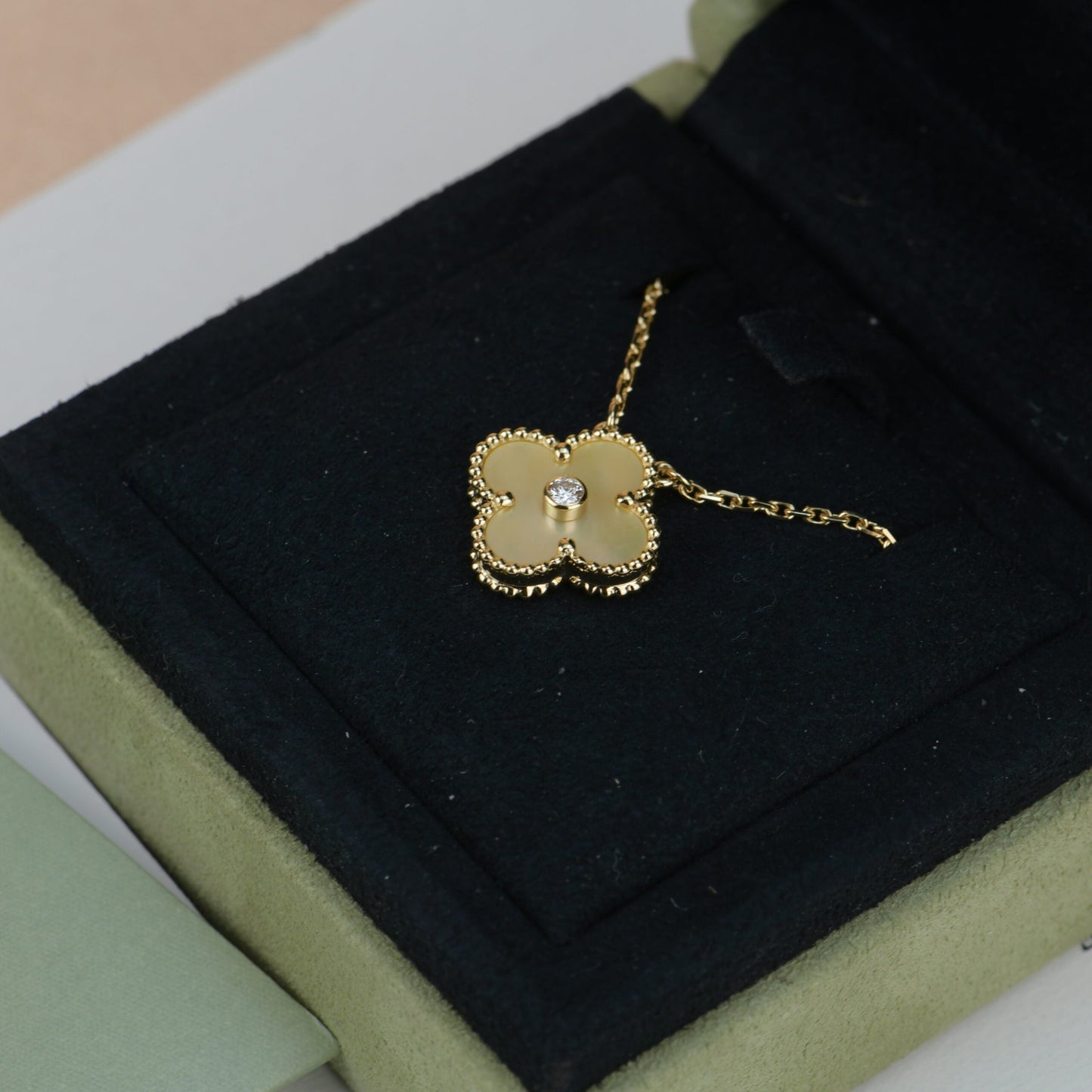 [Angela Jewellery]CLOVER 15MM DIAMOND GOLD MOTHER OF PEARL NECKLACE