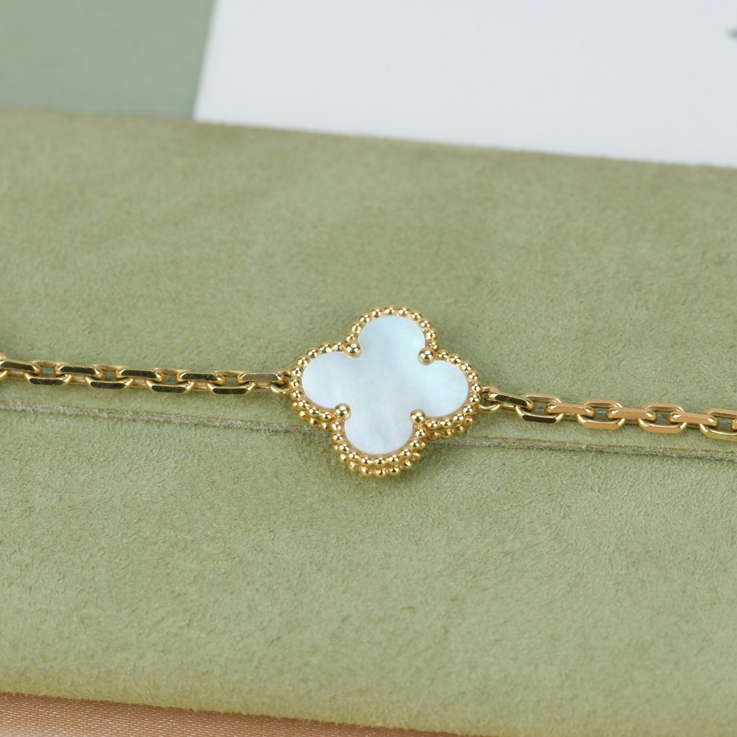 [Angela Jewellery]CLOVER  5 MOTIF WHITE MOP BRACELET
