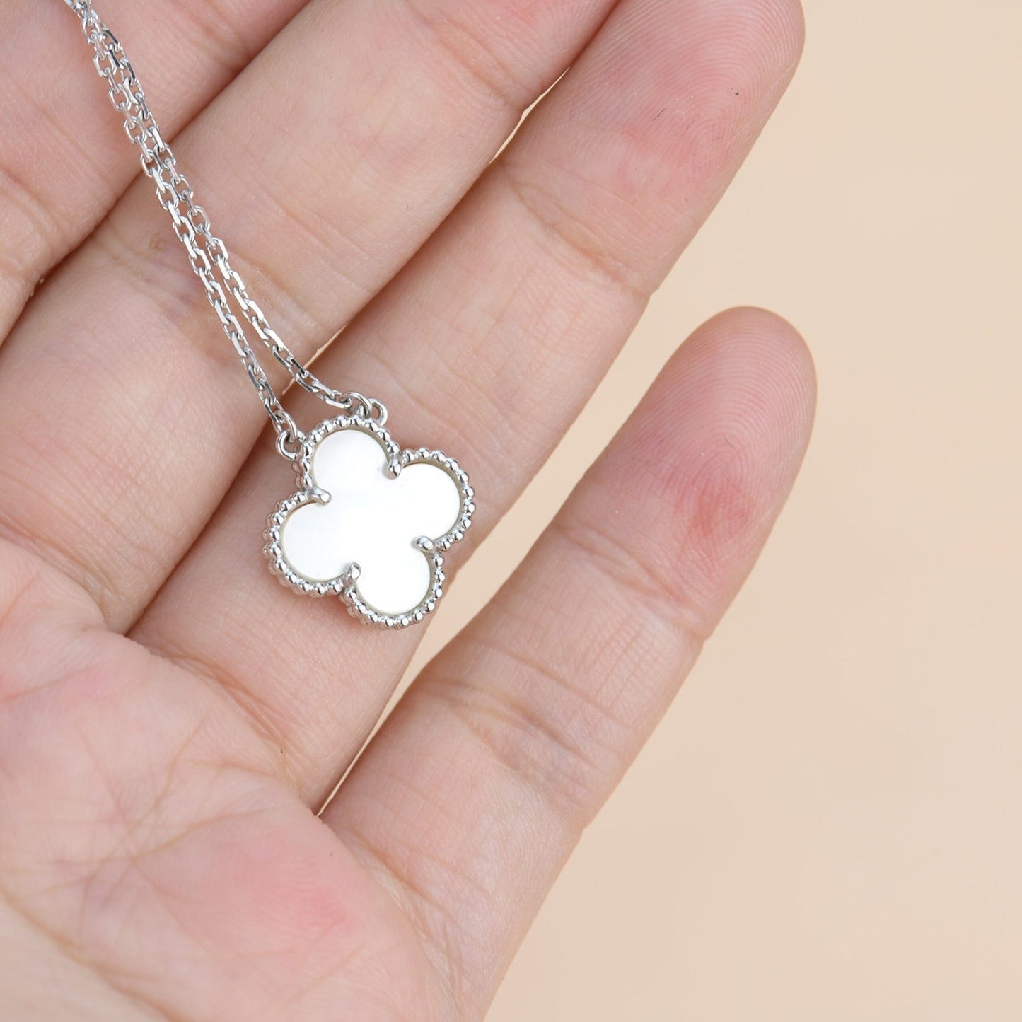 [Angela Jewellery]CLOVER  15MM WHITE MOTHER-OF-PEARL SILVER