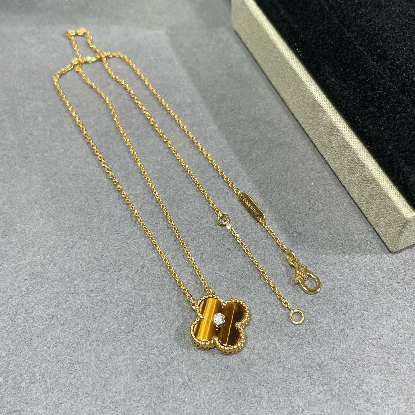 [Angela Jewellery]CLOVER 15MM DIAMOND AND YELLOW TIGER'S EYE AGATE necklace