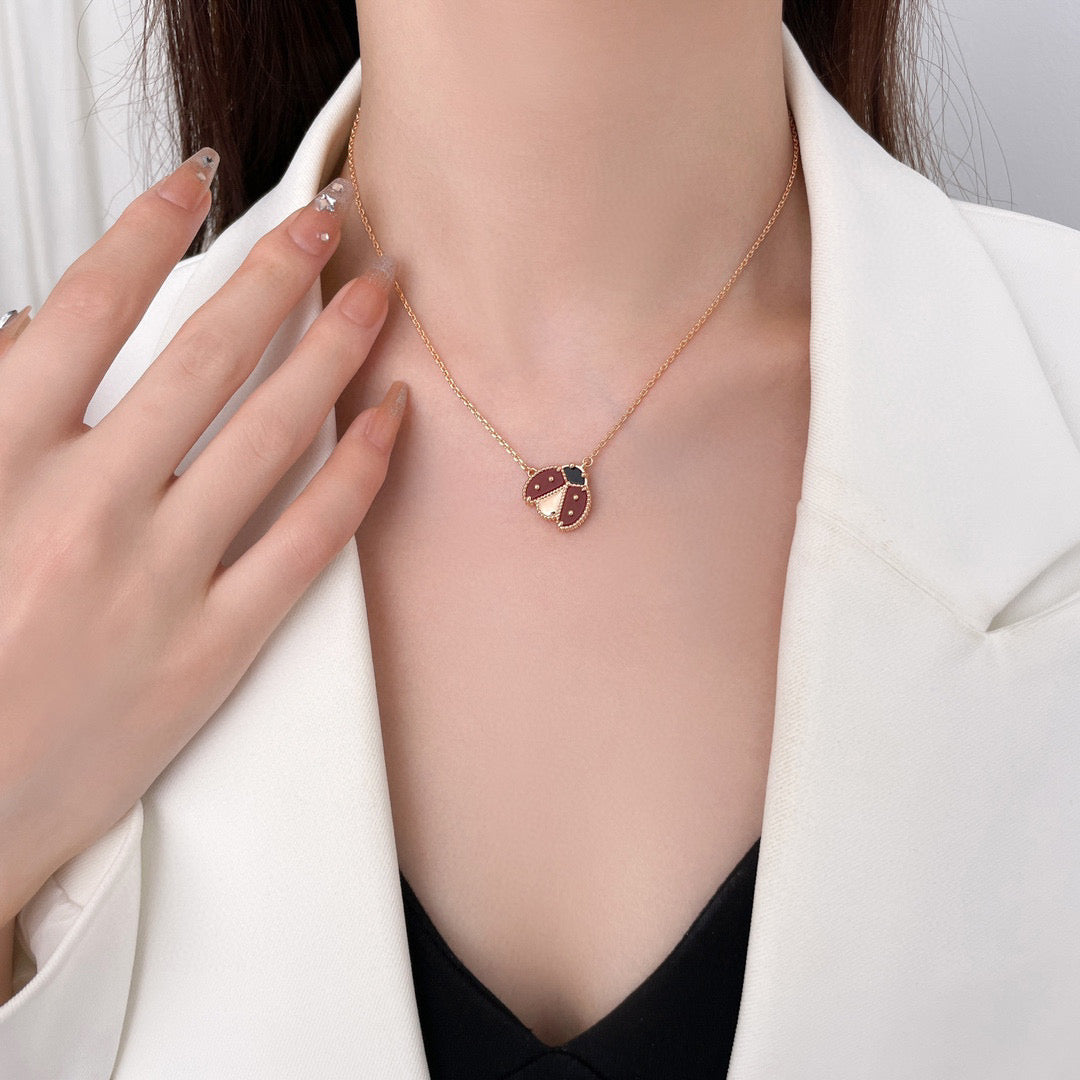 [Angela Jewellery]LUCKY  CARNELIANS LADYBUG NECKLACE