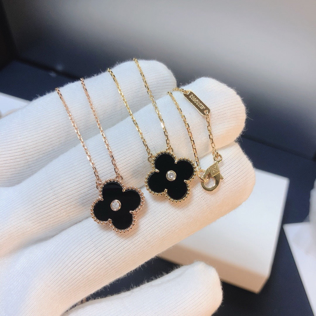 [Angela Jewellery]CLOVER 15MM DIAMOND ONYX NECKLACE