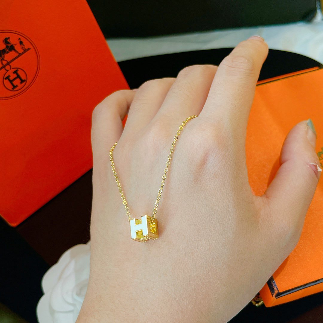 [Angela Jewellery]H WHITE SQUARE GOLD NECKLACE