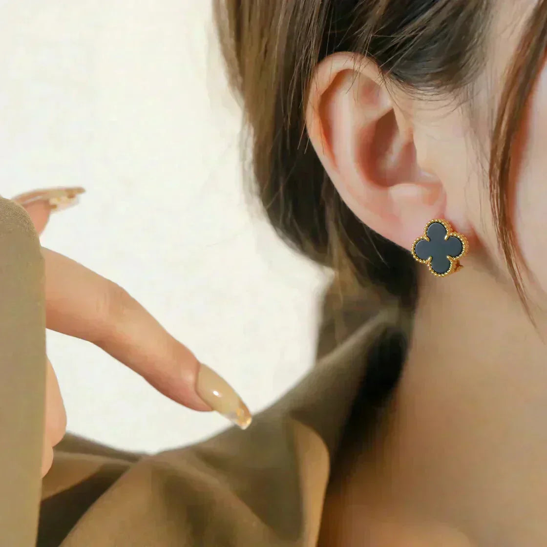 [Angela Jewellery]CLOVER MEDIUM 1 MOTIFS  ONYX STUD EARRINGS