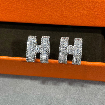 [Angela Jewellery]H STUD EARRINGS WITH SILVER DIAMONDS